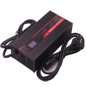 O carregador de baterias OHRIJA 72V LiFePO4 de 87.6V 10A é adequado para baterias LiFePO4 de 24S 76.8V.